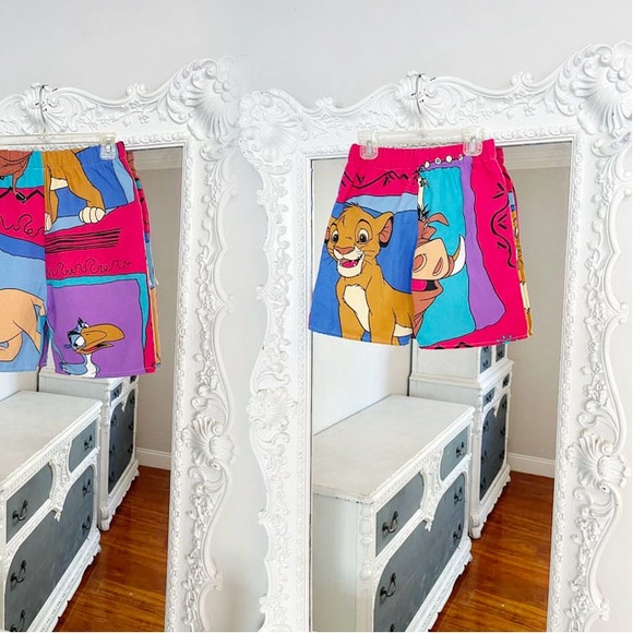 New York Couture * One of a Kind* VINTAGE Reworked Lion King Pocket Shorts - Picture 4 of 6